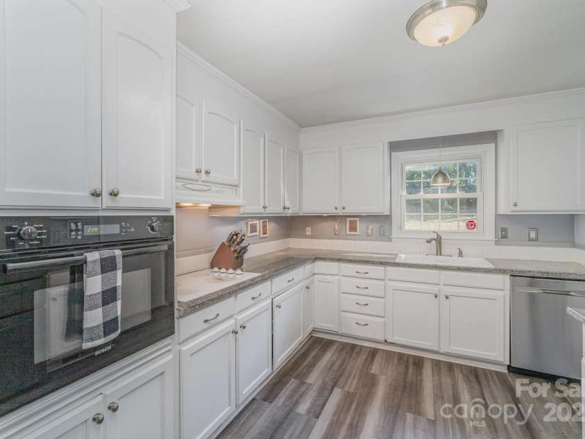 4001 Glenfall Avenue, Charlotte, NC 28210.  MLS# CAR4220300, YatesRealty ID 4655. 