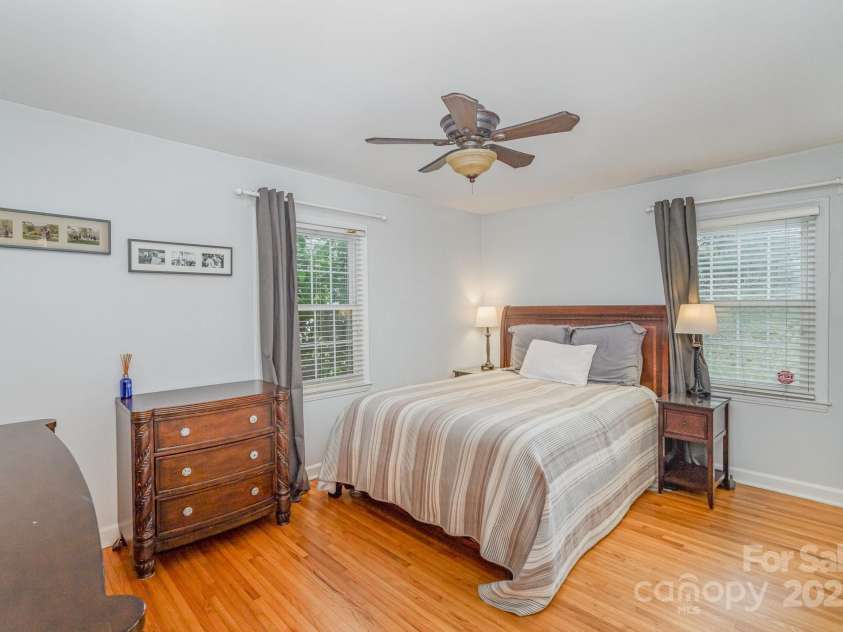 4001 Glenfall Avenue, Charlotte, NC 28210.  MLS# CAR4220300, YatesRealty ID 4655. 