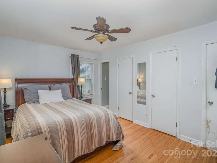 4001 Glenfall Avenue, Charlotte, NC 28210.  MLS# CAR4220300, YatesRealty ID 4655. 