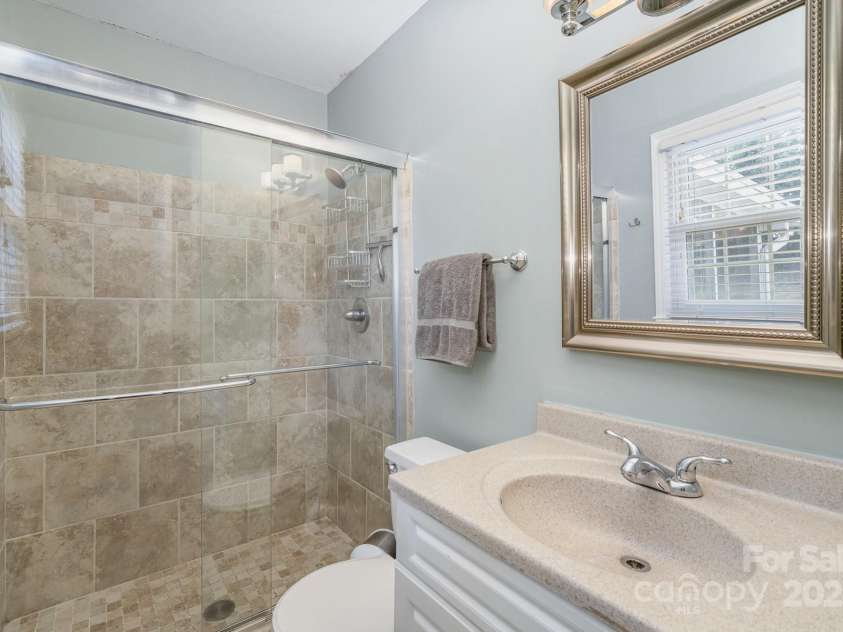4001 Glenfall Avenue, Charlotte, NC 28210.  MLS# CAR4220300, YatesRealty ID 4655. 