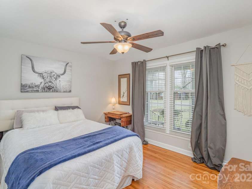 4001 Glenfall Avenue, Charlotte, NC 28210.  MLS# CAR4220300, YatesRealty ID 4655. 