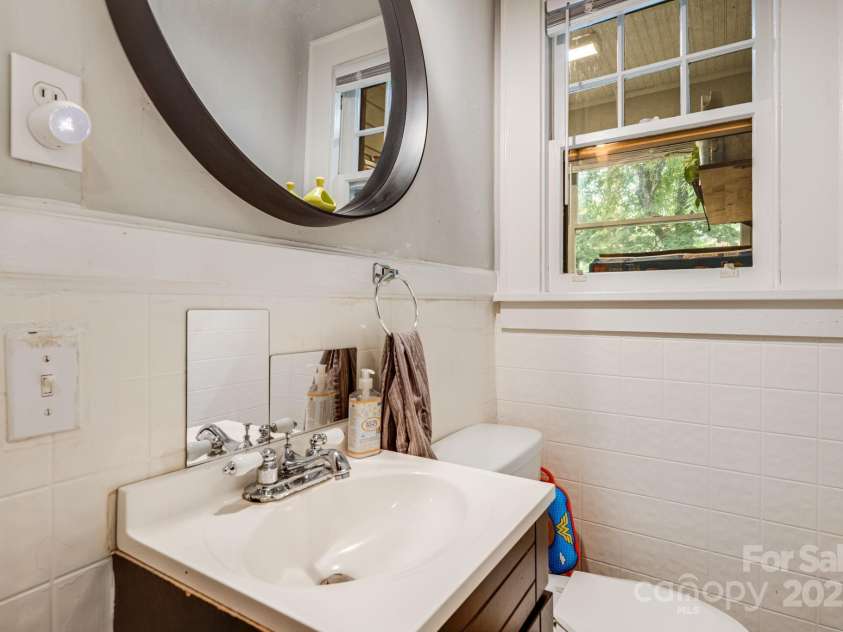 51 Gudger Road, Candler, NC 28715.  MLS# CAR4309786, YatesRealty ID 4655. 