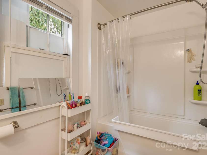 51 Gudger Road, Candler, NC 28715.  MLS# CAR4309786, YatesRealty ID 4655. 