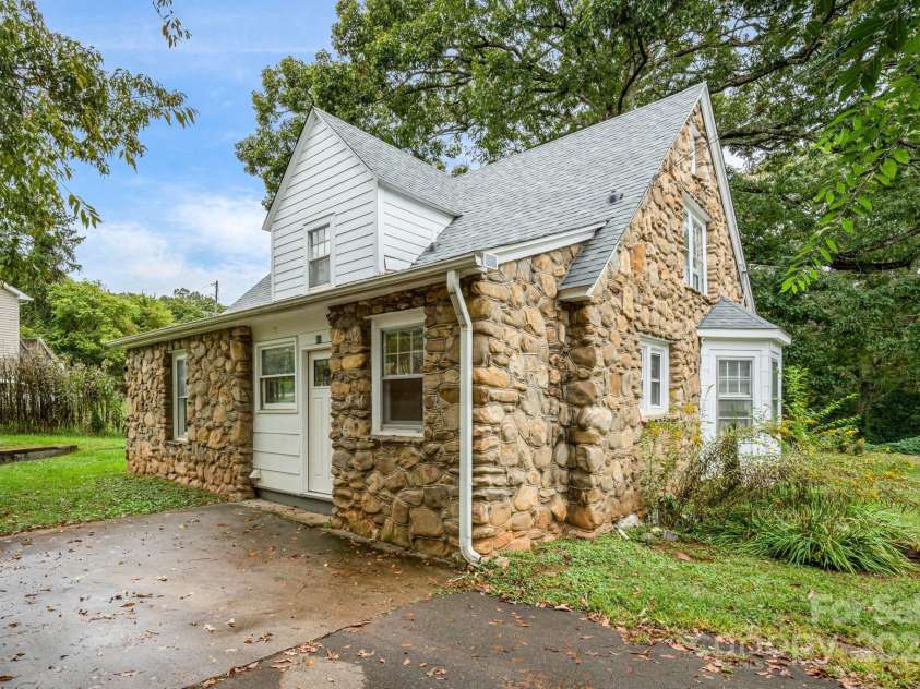 51 Gudger Road, Candler, NC 28715.  MLS# CAR4309786, YatesRealty ID 4655. 