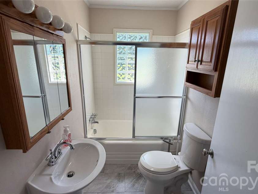 2372 Jamestown Road, Morganton, NC 28655.  MLS# CAR4417833, YatesRealty ID 46552. Hall Bath
