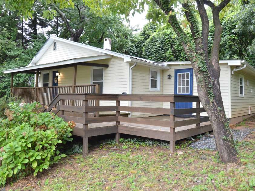 30 Porter Street, Tryon, NC 28782.  MLS# CAR4417421, YatesRealty ID 46558. 