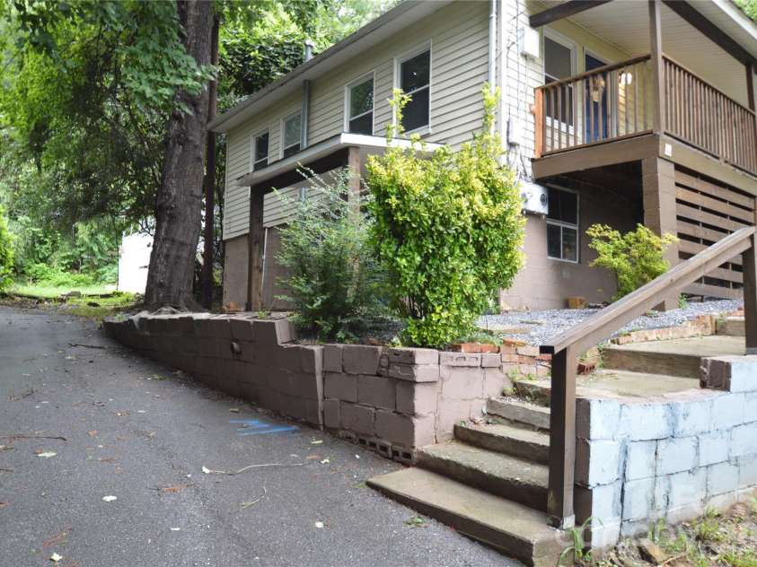 30 Porter Street, Tryon, NC 28782.  MLS# CAR4417421, YatesRealty ID 46558. 