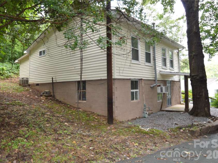 30 Porter Street, Tryon, NC 28782.  MLS# CAR4417421, YatesRealty ID 46558. 