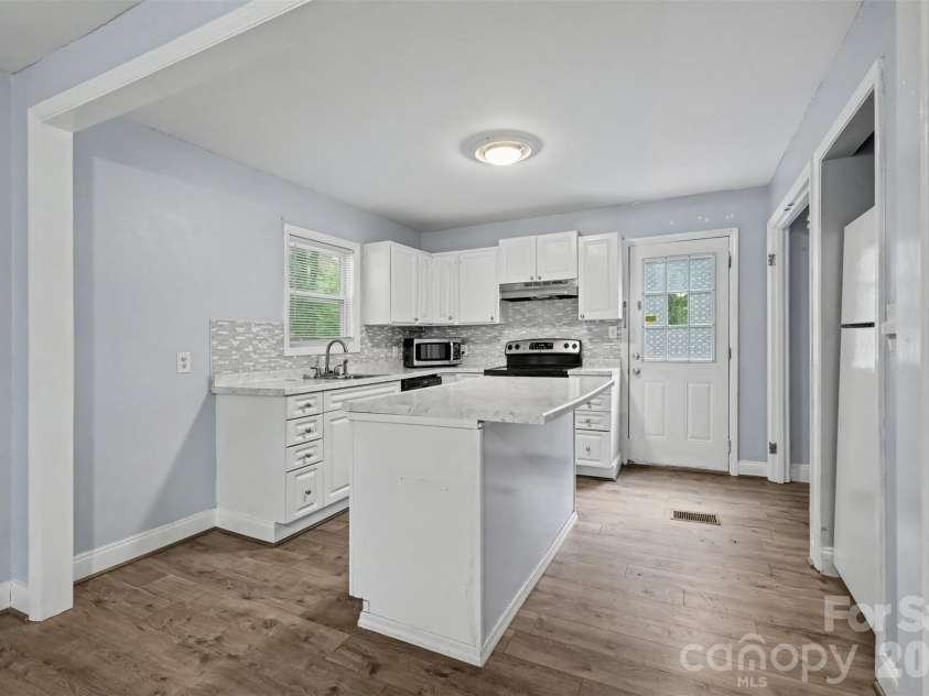 802 Stowe Drive, Lowell, NC 28098.  MLS# CAR4417684, YatesRealty ID 46559. Kitchen with island