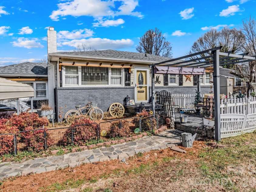 113 Hardy Street, Jonesville, NC 28642.  MLS# CAR4350746, YatesRealty ID 4656. 