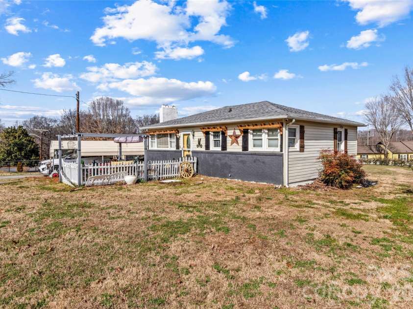 113 Hardy Street, Jonesville, NC 28642.  MLS# CAR4350746, YatesRealty ID 4656. 