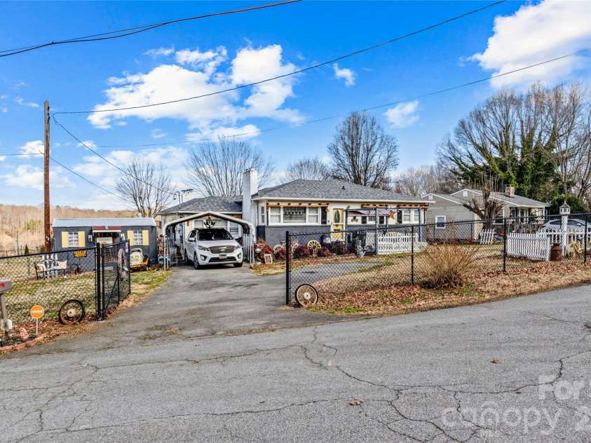 113 Hardy Street, Jonesville, NC 28642.  MLS# CAR4350746, YatesRealty ID 4656. 