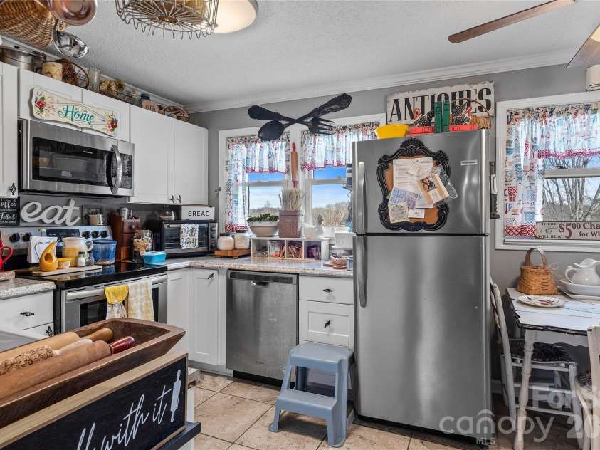 113 Hardy Street, Jonesville, NC 28642.  MLS# CAR4350746, YatesRealty ID 4656. Kitchen