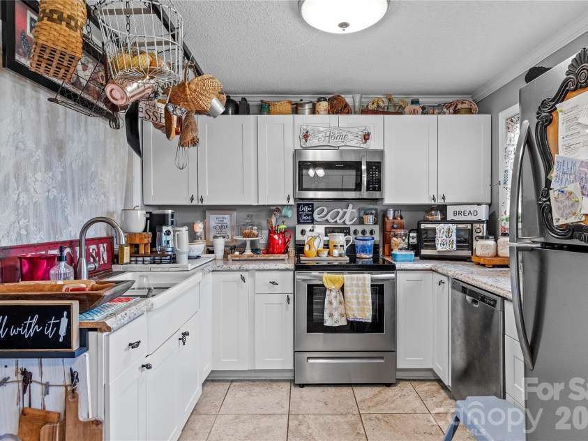 113 Hardy Street, Jonesville, NC 28642.  MLS# CAR4350746, YatesRealty ID 4656. Kitchen