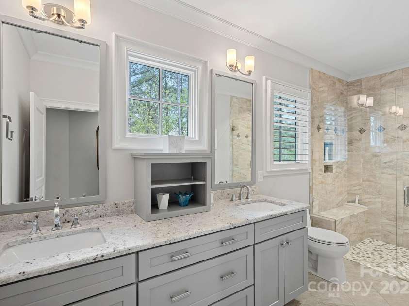 138 Great Point Drive, Mooresville, NC 28117.  MLS# CAR4242736, YatesRealty ID 4656. 2nd Primary Bath