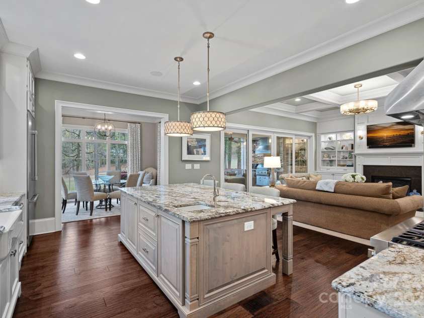 138 Great Point Drive, Mooresville, NC 28117.  MLS# CAR4242736, YatesRealty ID 4656. Granite counters & brushed nickel finishes