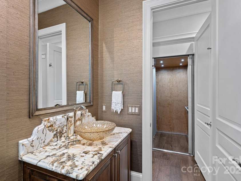 138 Great Point Drive, Mooresville, NC 28117.  MLS# CAR4242736, YatesRealty ID 4656. Main level powder room
