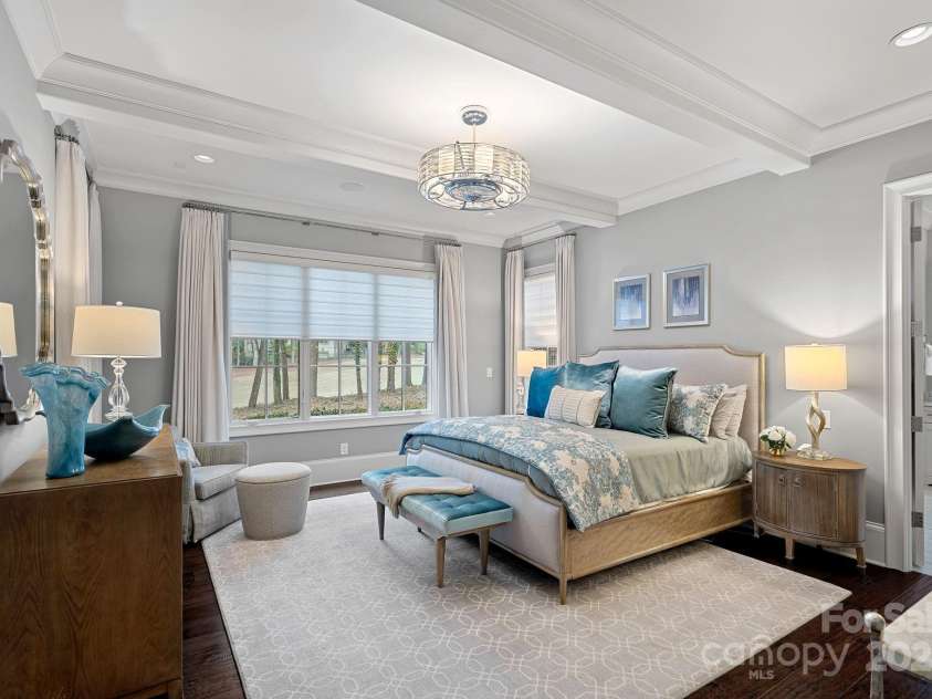138 Great Point Drive, Mooresville, NC 28117.  MLS# CAR4242736, YatesRealty ID 4656. Main level primary suite
