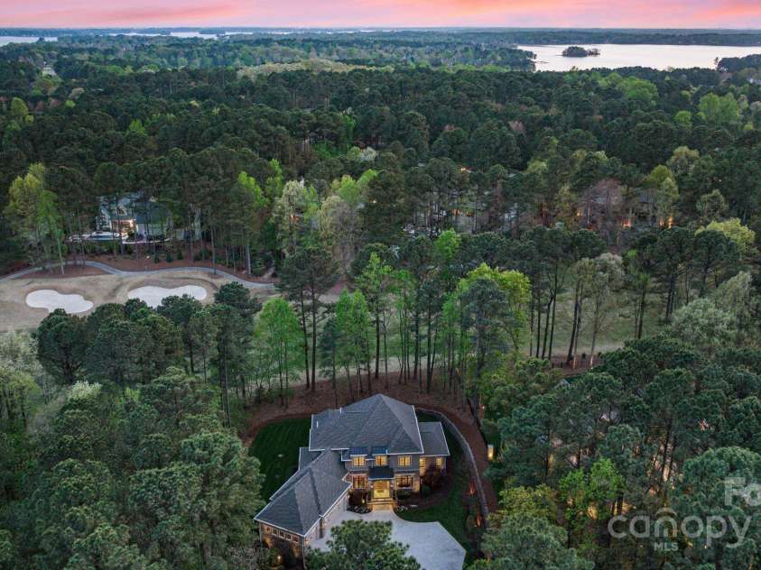 138 Great Point Drive, Mooresville, NC 28117.  MLS# CAR4242736, YatesRealty ID 4656. Overlooking 5th Hole