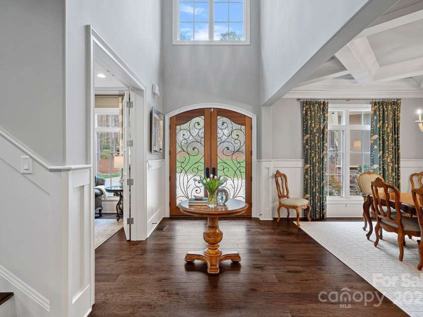 138 Great Point Drive, Mooresville, NC 28117.  MLS# CAR4242736, YatesRealty ID 4656. Soaring foyer