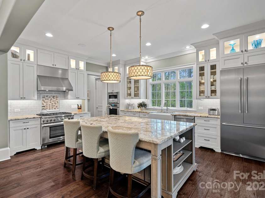 138 Great Point Drive, Mooresville, NC 28117.  MLS# CAR4242736, YatesRealty ID 4656. Thermidor Appliances