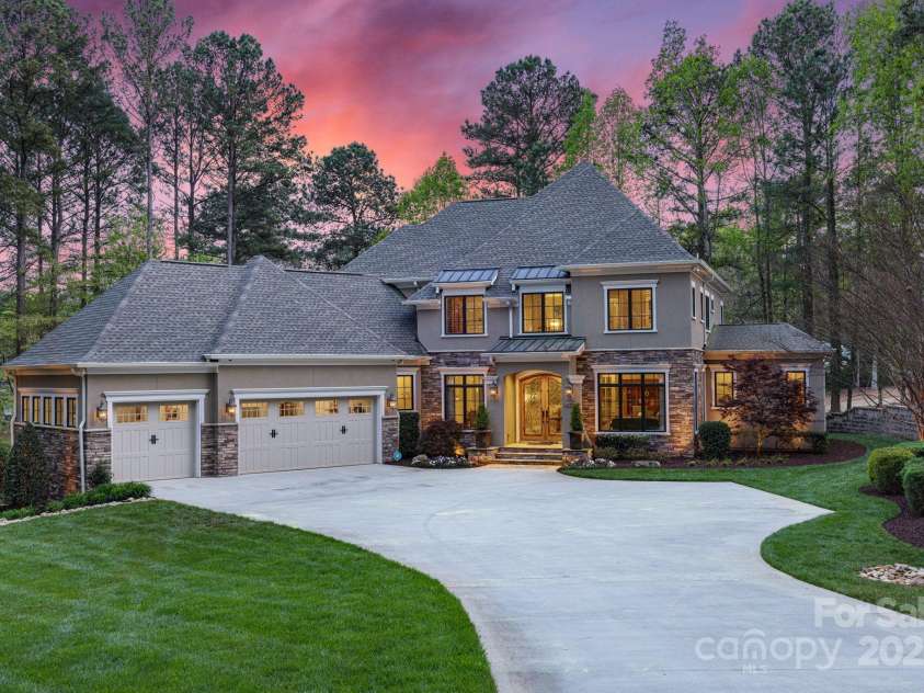 138 Great Point Drive, Mooresville, NC 28117.  MLS# CAR4242736, YatesRealty ID 4656. Welcome home!