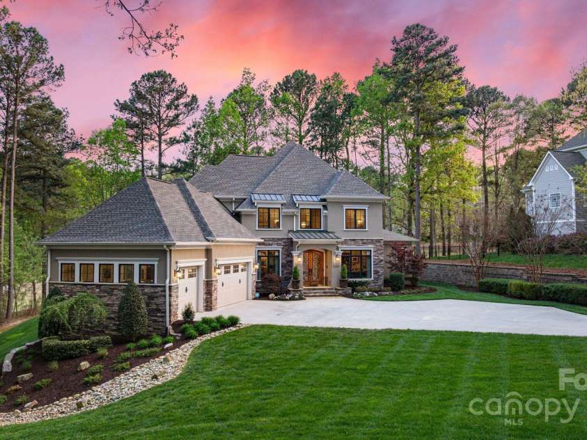 138 Great Point Drive, Mooresville, NC 28117.  MLS# CAR4242736, YatesRealty ID 4656. Welcome home!
