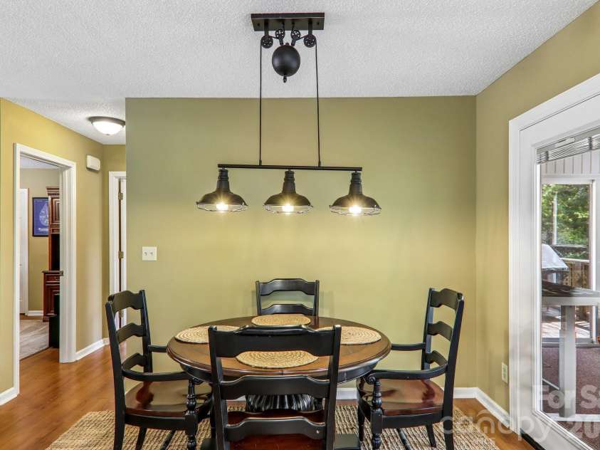 7 Maple Leaf Drive, Hendersonville, NC 28739.  MLS# CAR4417635, YatesRealty ID 46560. 