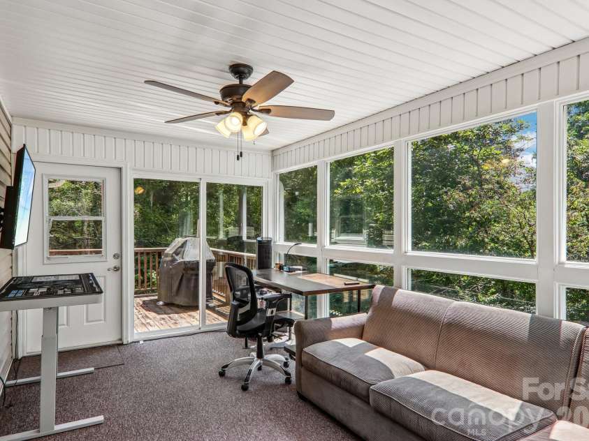 7 Maple Leaf Drive, Hendersonville, NC 28739.  MLS# CAR4417635, YatesRealty ID 46560. 