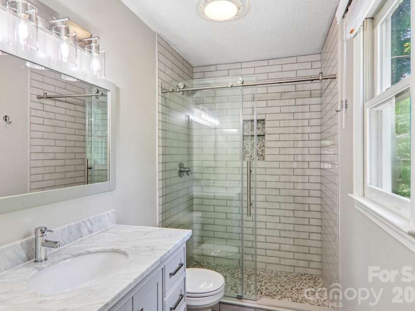 7 Maple Leaf Drive, Hendersonville, NC 28739.  MLS# CAR4417635, YatesRealty ID 46560. 