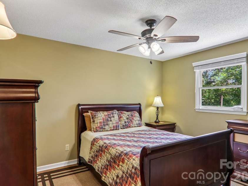 7 Maple Leaf Drive, Hendersonville, NC 28739.  MLS# CAR4417635, YatesRealty ID 46560. 