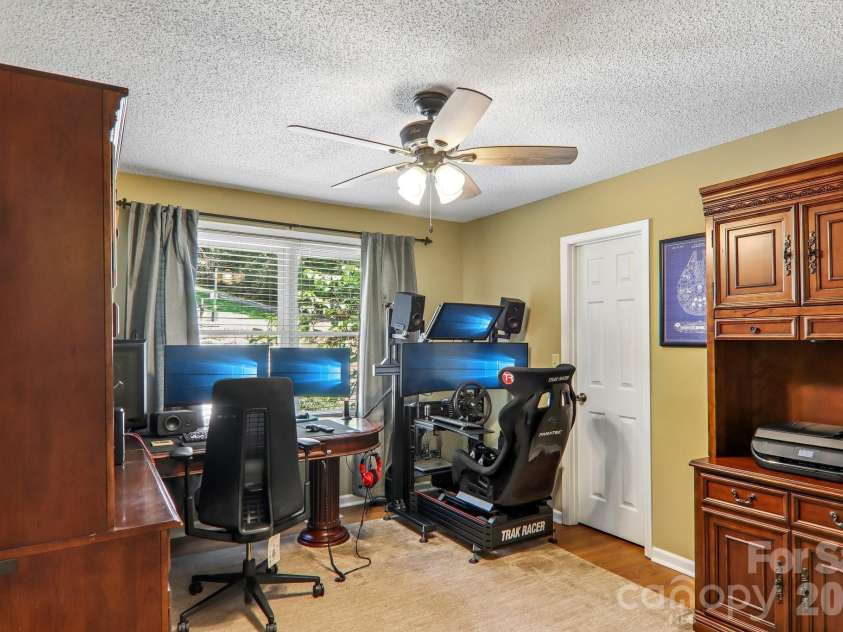 7 Maple Leaf Drive, Hendersonville, NC 28739.  MLS# CAR4417635, YatesRealty ID 46560. 
