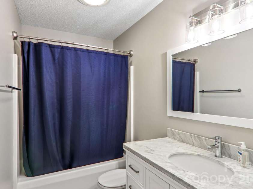 7 Maple Leaf Drive, Hendersonville, NC 28739.  MLS# CAR4417635, YatesRealty ID 46560. 