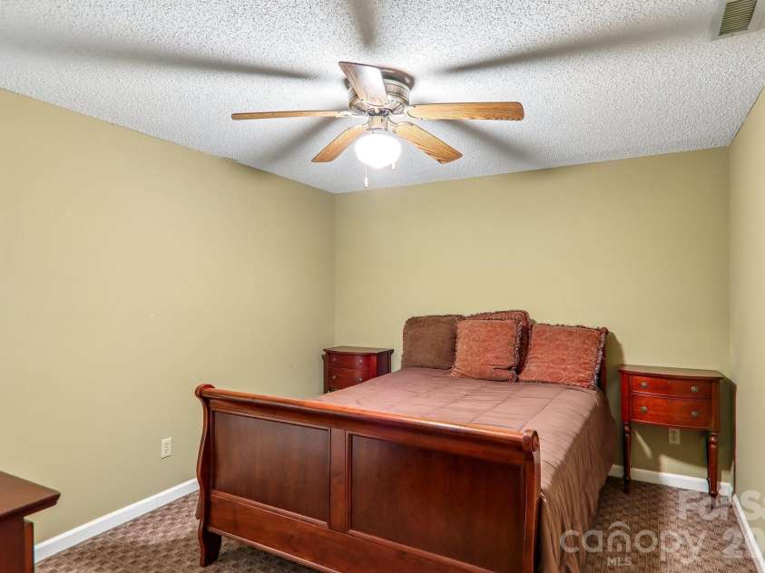 7 Maple Leaf Drive, Hendersonville, NC 28739.  MLS# CAR4417635, YatesRealty ID 46560. 