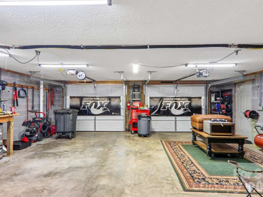 7 Maple Leaf Drive, Hendersonville, NC 28739.  MLS# CAR4417635, YatesRealty ID 46560. 