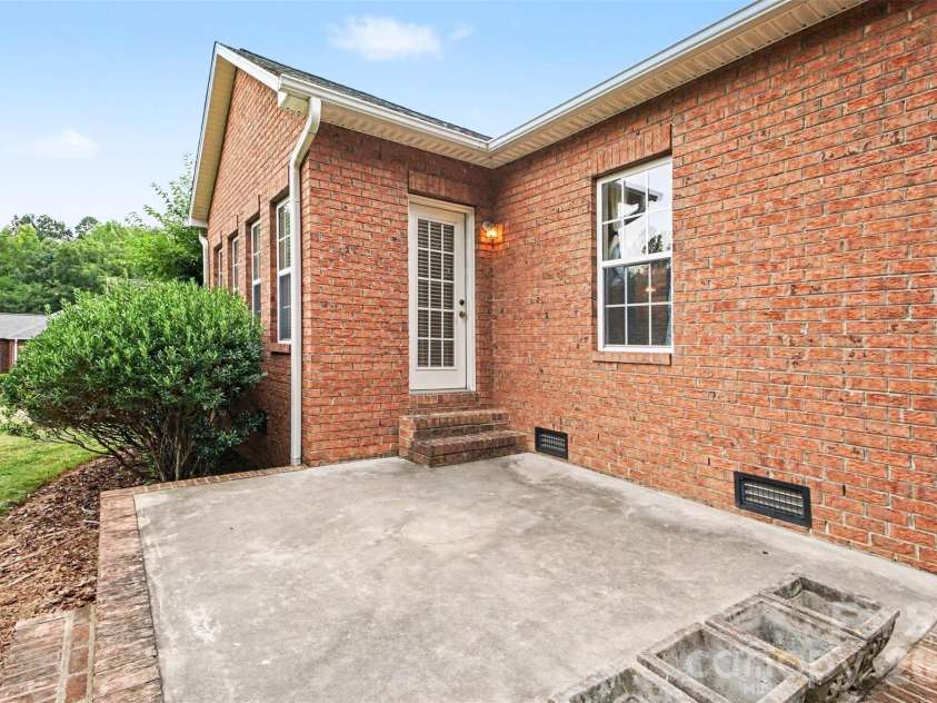 122 Hazeltine Court, Salisbury, NC 28144.  MLS# CAR4417661, YatesRealty ID 46561. 