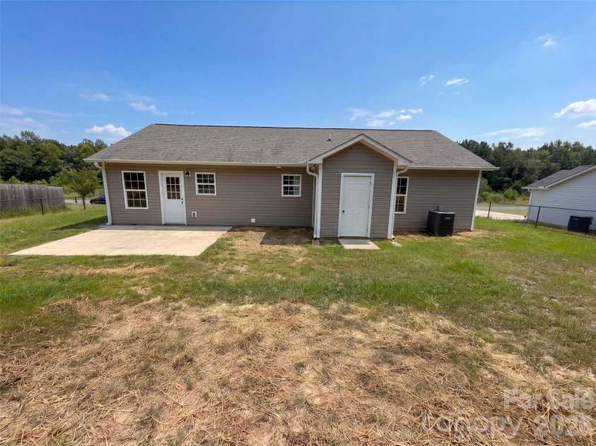 1411 Foxbrook Circle, Lancaster, SC 29720.  MLS# CAR4417841, YatesRealty ID 46562. 