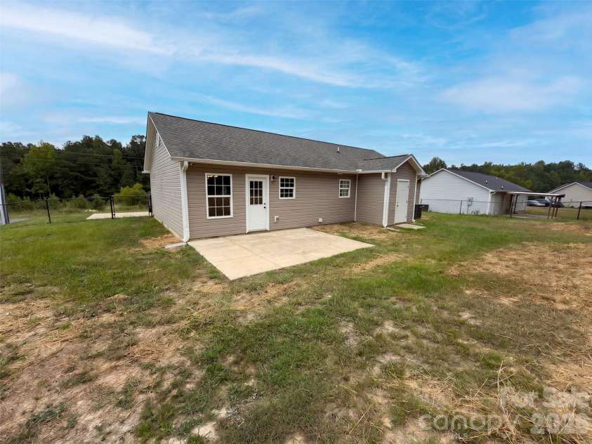 1411 Foxbrook Circle, Lancaster, SC 29720.  MLS# CAR4417841, YatesRealty ID 46562. 