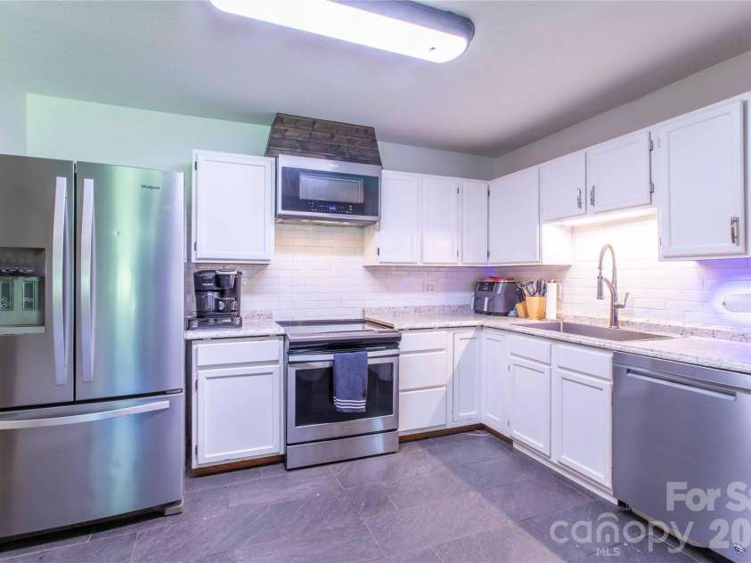 570 Flat Creek Valley Road, Lake Toxaway, NC 28747.  MLS# CAR4416431, YatesRealty ID 46565. Kitchen