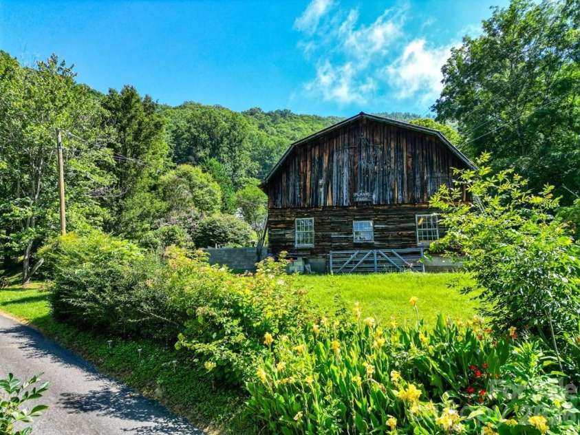 901 Rufus Robinson Road, Sylva, NC 28779.  MLS# CAR4413347, YatesRealty ID 46568. 