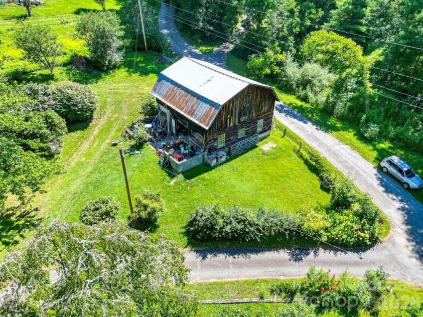 901 Rufus Robinson Road, Sylva, NC 28779.  MLS# CAR4413347, YatesRealty ID 46568. 