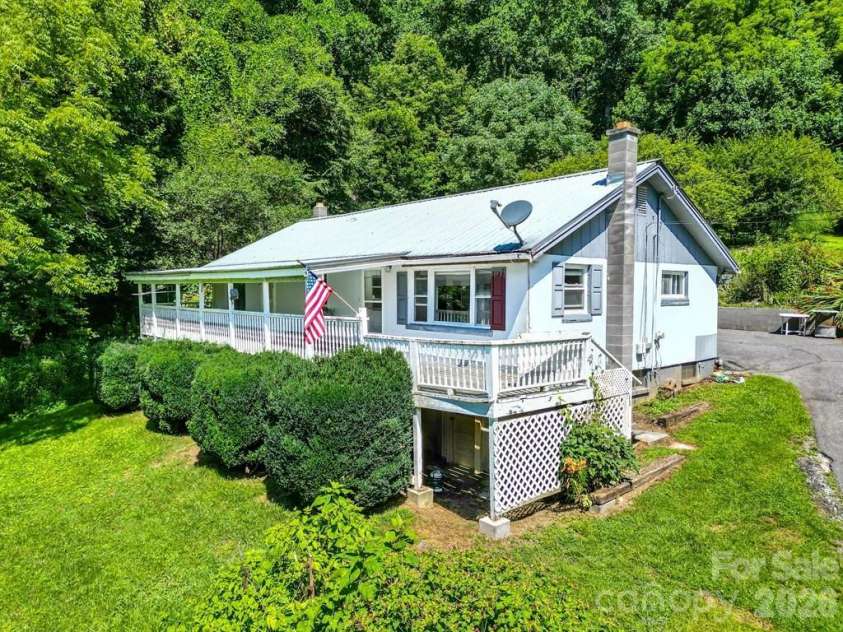 901 Rufus Robinson Road, Sylva, NC 28779.  MLS# CAR4413347, YatesRealty ID 46568. 