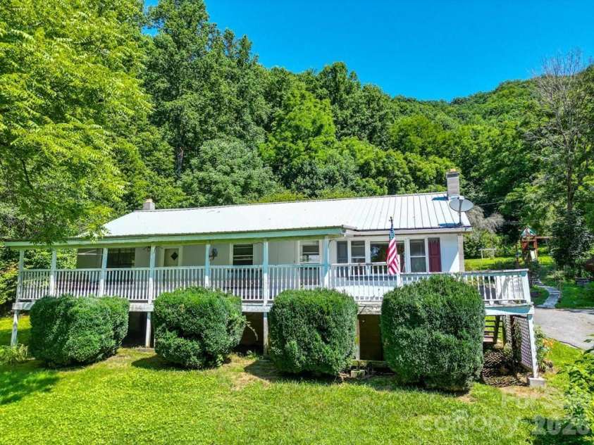 901 Rufus Robinson Road, Sylva, NC 28779.  MLS# CAR4413347, YatesRealty ID 46568. 
