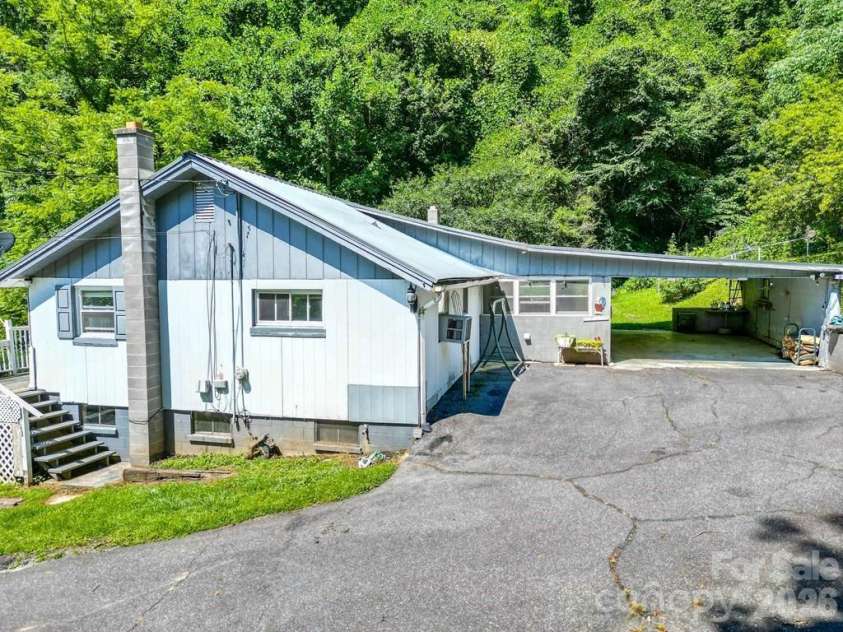 901 Rufus Robinson Road, Sylva, NC 28779.  MLS# CAR4413347, YatesRealty ID 46568. 