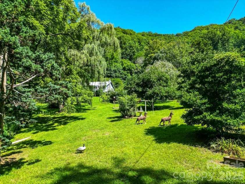 901 Rufus Robinson Road, Sylva, NC 28779.  MLS# CAR4413347, YatesRealty ID 46568. 