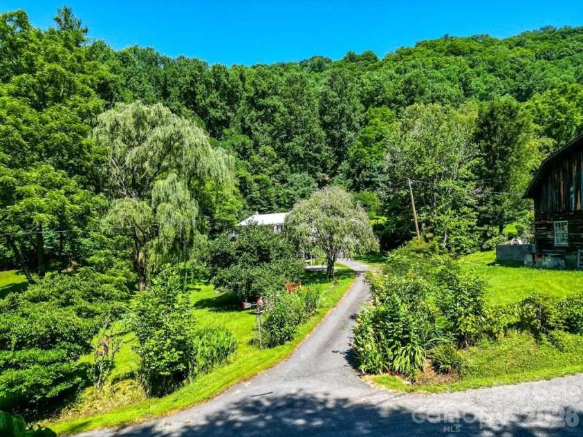 901 Rufus Robinson Road, Sylva, NC 28779.  MLS# CAR4413347, YatesRealty ID 46568. 