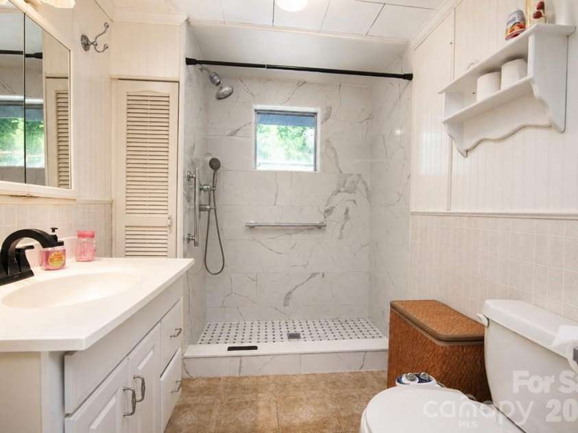 901 Rufus Robinson Road, Sylva, NC 28779.  MLS# CAR4413347, YatesRealty ID 46568. 
