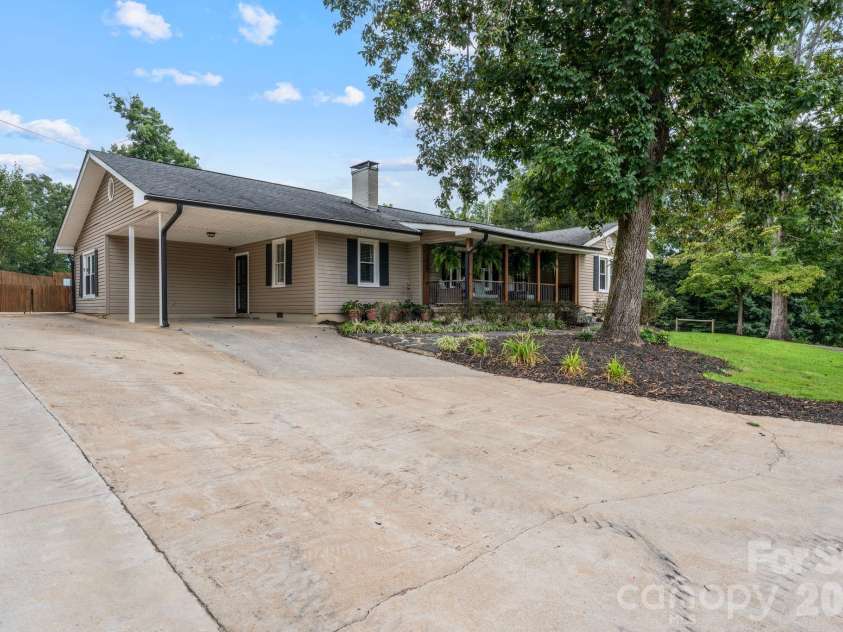 29 Pleasant Hill Road, Marion, NC 28752.  MLS# CAR4414564, YatesRealty ID 46569. 