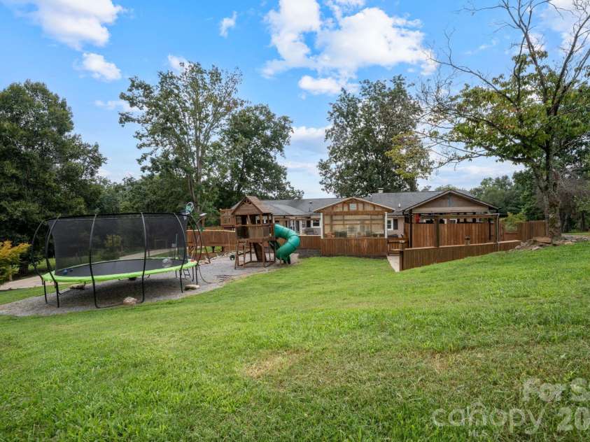 29 Pleasant Hill Road, Marion, NC 28752.  MLS# CAR4414564, YatesRealty ID 46569. 