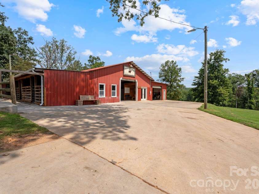 29 Pleasant Hill Road, Marion, NC 28752.  MLS# CAR4414564, YatesRealty ID 46569. 